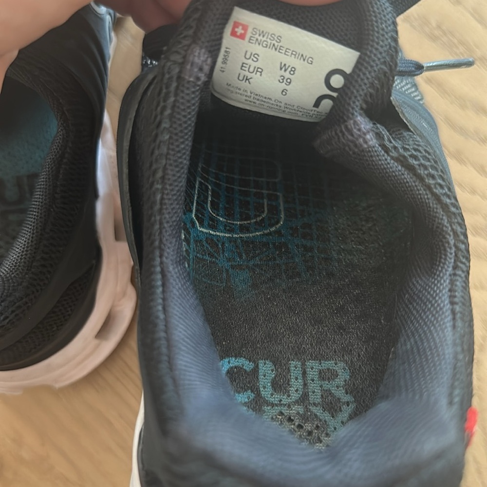 On Running Cloudswift Black And White Sneakers W8 - image 6